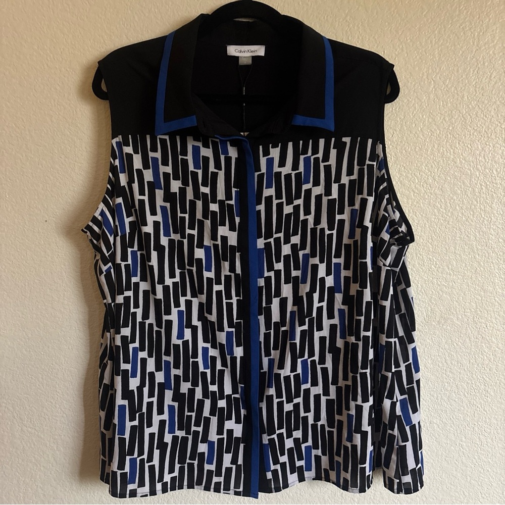 NWT! Calvin Klein Women's Black and Blue Patterned Top